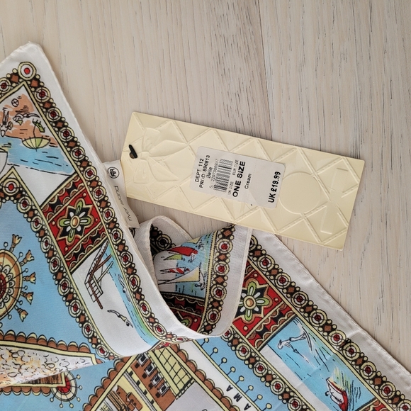 River Island Square Scarf NWT - Picture 4 of 4